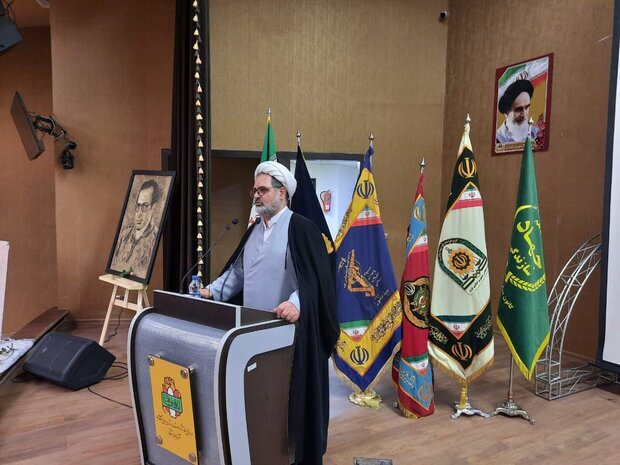 ترویج روحیه بسیجی در ادارات دولتی مشکلات متعددی را حل میکند