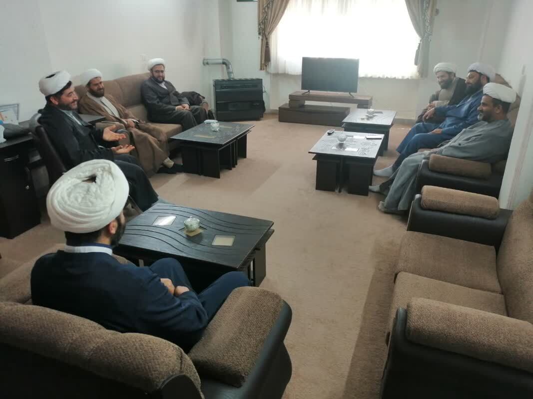 شبکهسازی کادر و توانمندسازی امامان محله و روستا