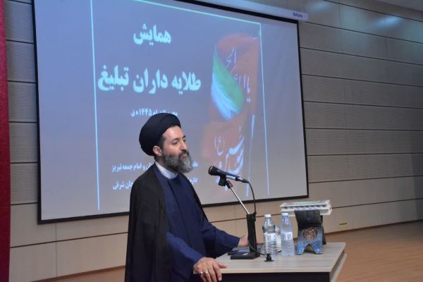 روحانیون با رویکرد تهاجمی با هجمهها و توطئههای دشمن  مقابله کنند