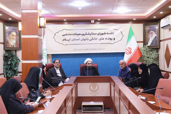 بانوان، محور اصلی فعالیتهای فرهنگی هستند