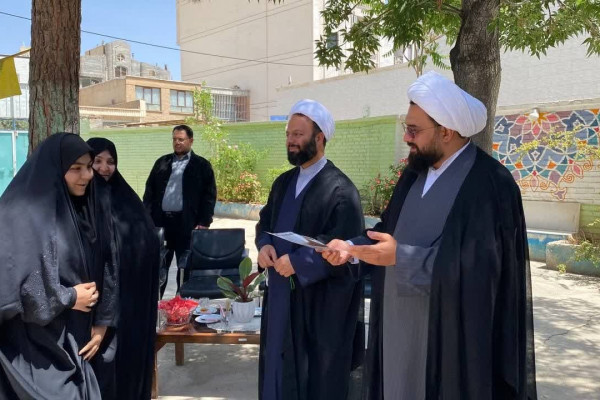 تجلیل مدیرکل تبلیغات اسلامی استان سمنان از دختران ممتاز مدرسه صدرای ولایت؛ تأکید بر نقش جوانان نخبه در ترویج ارزشهای اسلامی"