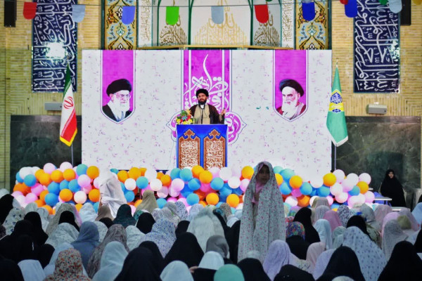 «دخترانهترین نماز جمعه» سال در زنجان برگزار شد