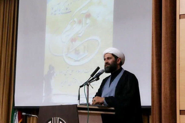 قرآن محور تمام فعالیتهای زندگی قرار گیرد