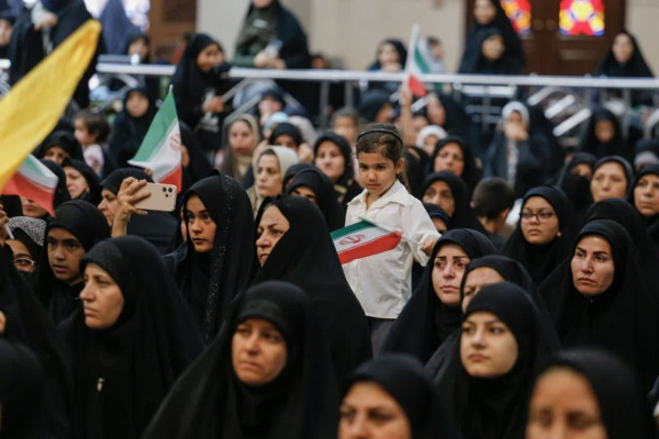 مراسم سوگواری بانوان شیرازی و همنوایی با زنان طایفه بنیاسد در حرم شاهچراغ (ع) برگزار شد