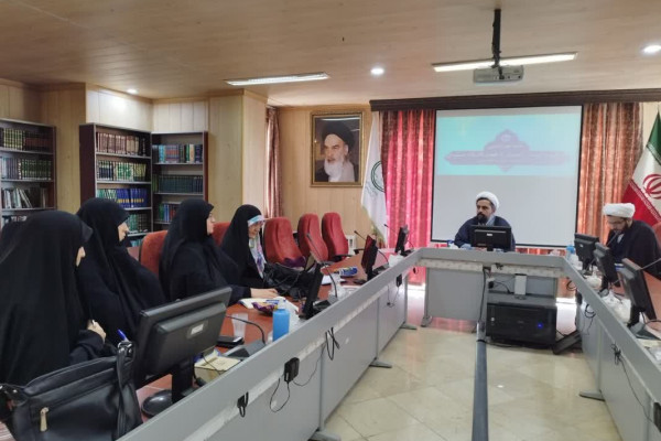 نشست هم اندیشی کلاسهای تدبر در قرآن کریم در زنجان برگزار شد