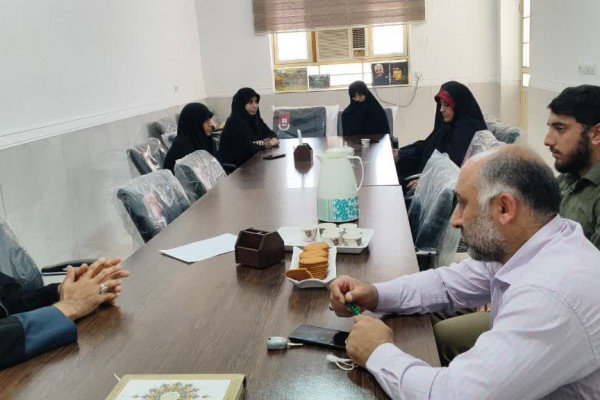 تجلیل از ۱۲ فعال قرآنی طرح ملی "زندگی با آیهها" در گناوه