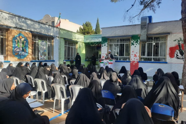 علم، نوری الهی است که در قلب انسانهای برگزیده تابیده میشود