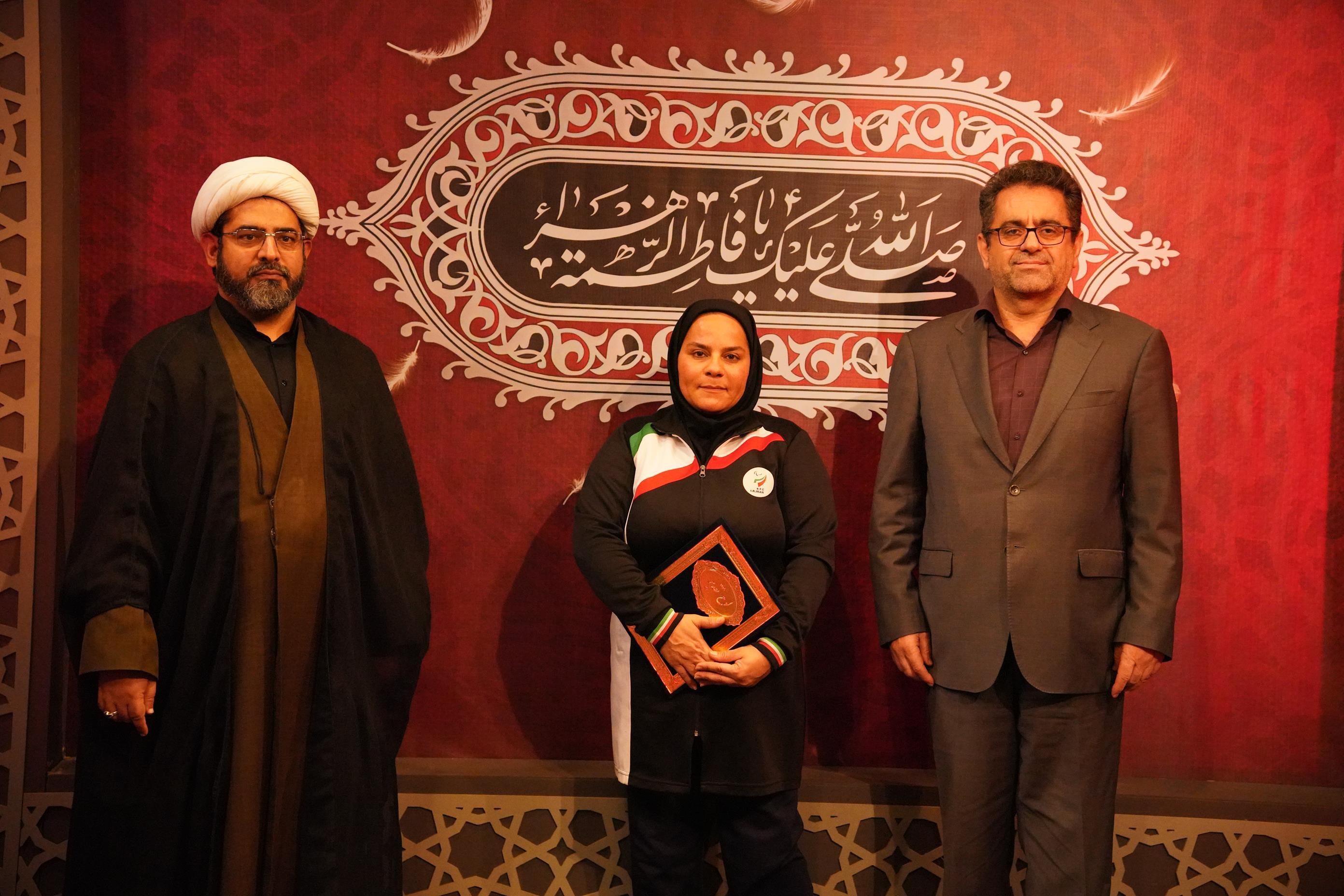 مراسم تقدیر از بانوی پرافتخار خوزستانی برگزار شد مراسم تقدیر از بانوی پرافتخار خوزستانی برگزار شد