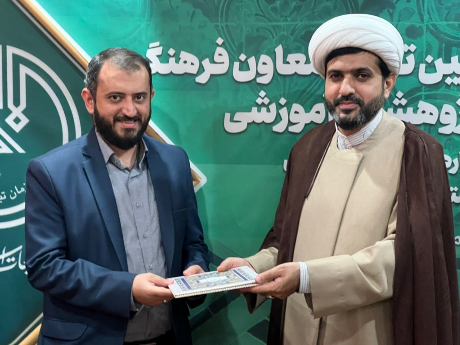 تربیت و حفظ نیروی جوان دیدگاه رهبر انقلاب برای سازمان تبلیغات است تربیت و حفظ نیروی جوان دیدگاه رهبر انقلاب برای سازمان تبلیغات است