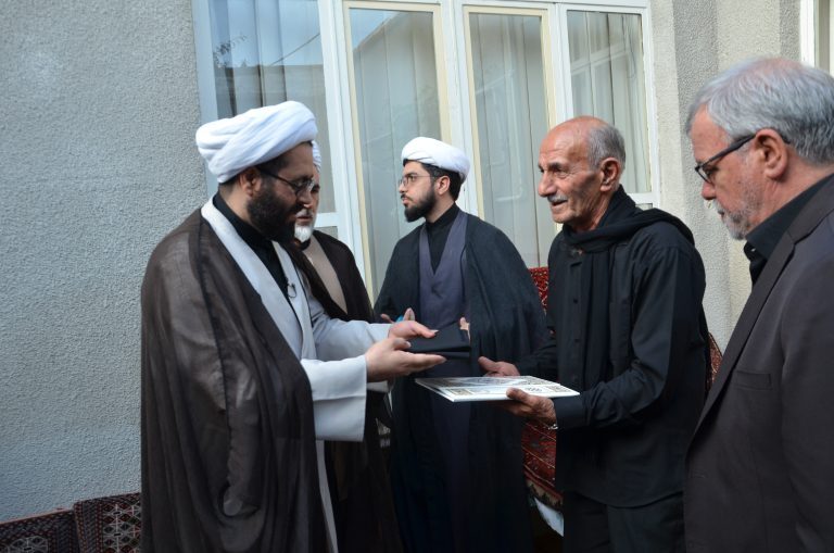 تجلیل از ۷ دهه خدمت پیر غلام اهل بیت (ع)؛ حاج اکبر ایازی تجلیل از ۷ دهه خدمت پیر غلام اهل بیت (ع)؛ حاج اکبر ایازی