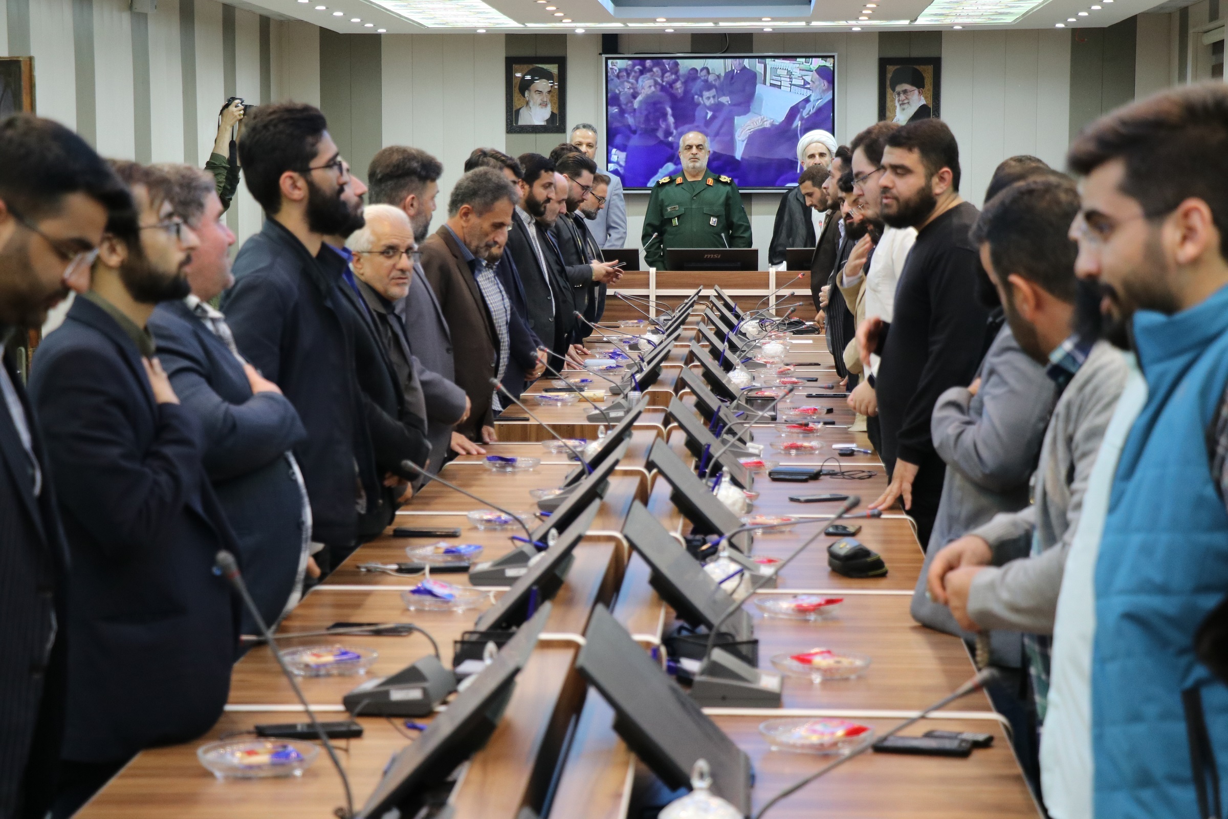 مداحان، صدای انقلاب اسلامی و جایگاه مداحان در عرصه جهاد تبیین مداحان، صدای انقلاب اسلامی و جایگاه مداحان در عرصه جهاد تبیین