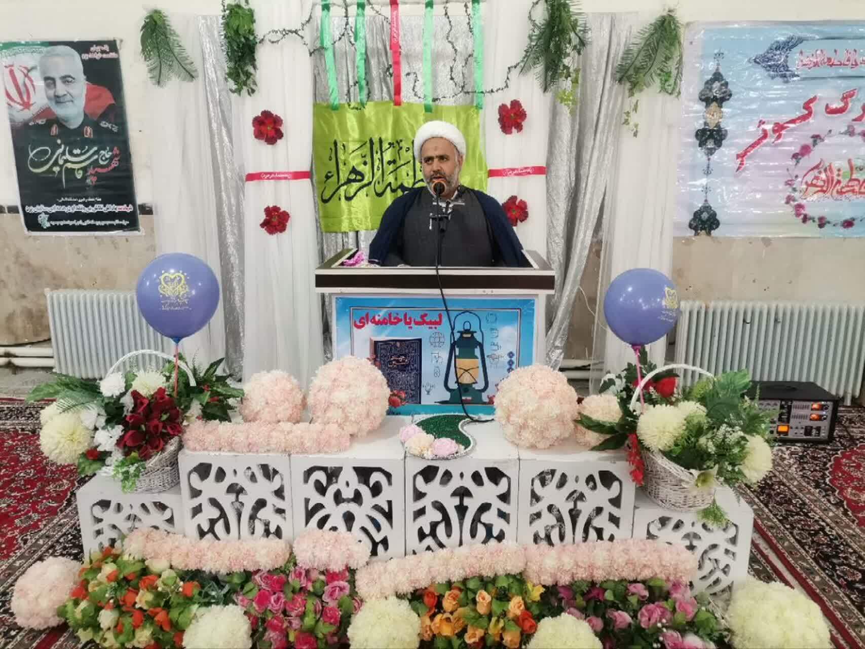 حضرت زهرا (س) کامل ترین الگو برای زنان جامعه اسلامی است حضرت زهرا (س) کامل ترین الگو برای زنان جامعه اسلامی است