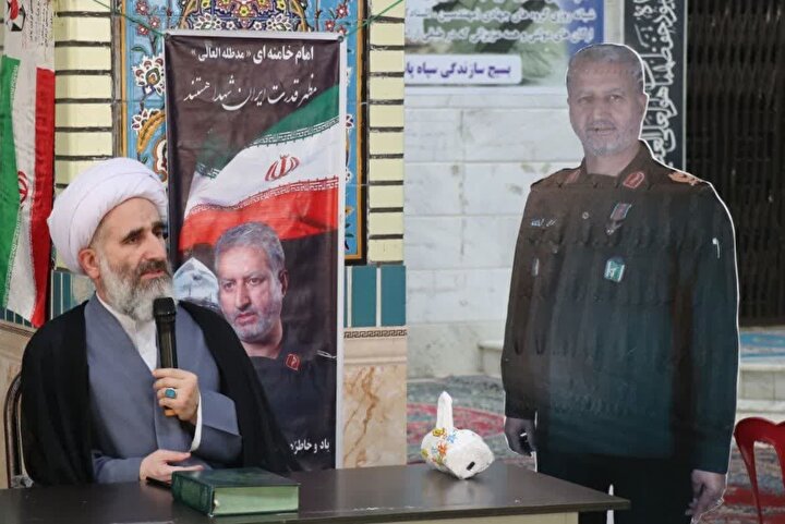 نظام استکباری در صدد دورکردن دختران جامعه از هویت اصلی خود است نظام استکباری در صدد دورکردن دختران جامعه از هویت اصلی خود است