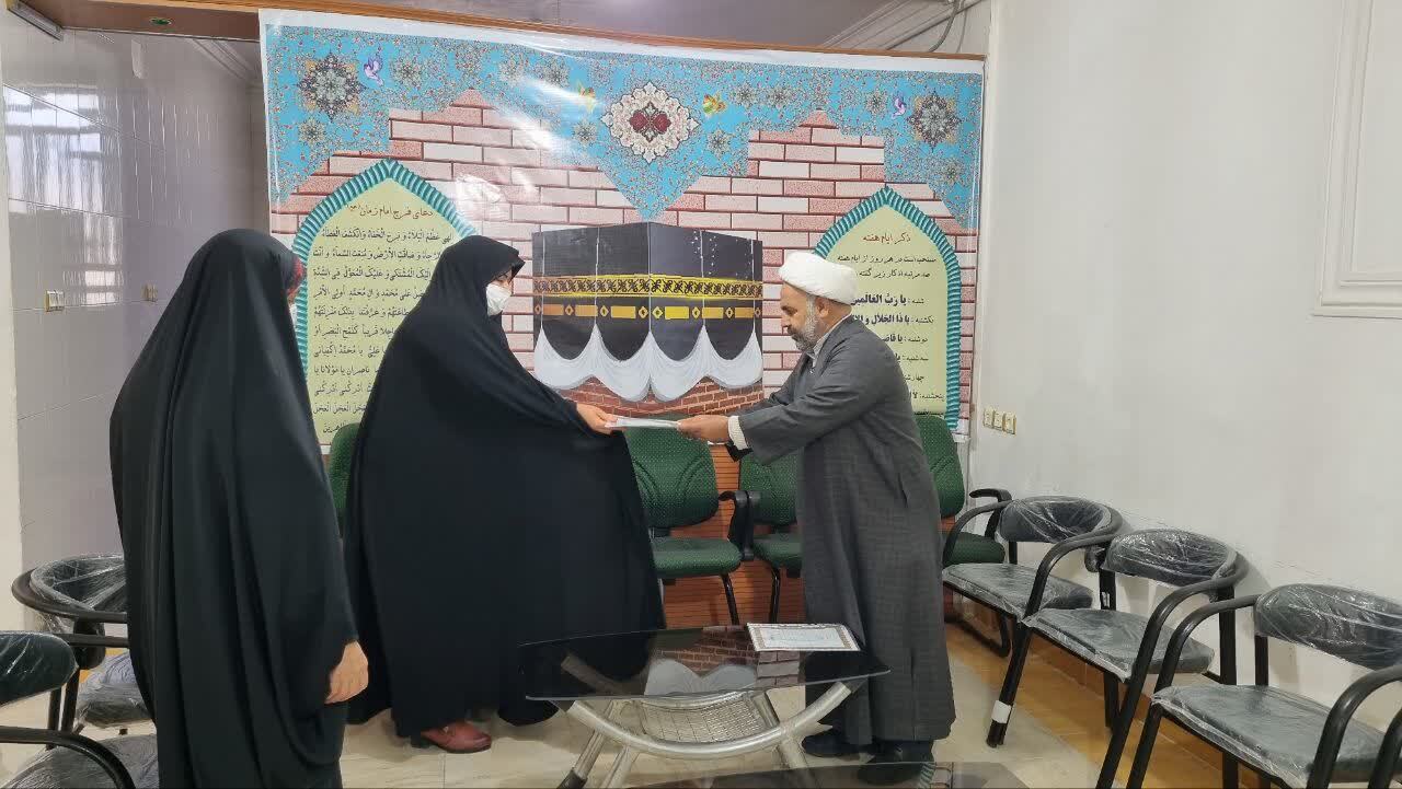 تقدیر از بانوان فعال فرهنگی و تشکل های دینی مردمی شهرستان بدره  تقدیر از بانوان فعال فرهنگی و تشکل های دینی مردمی شهرستان بدره