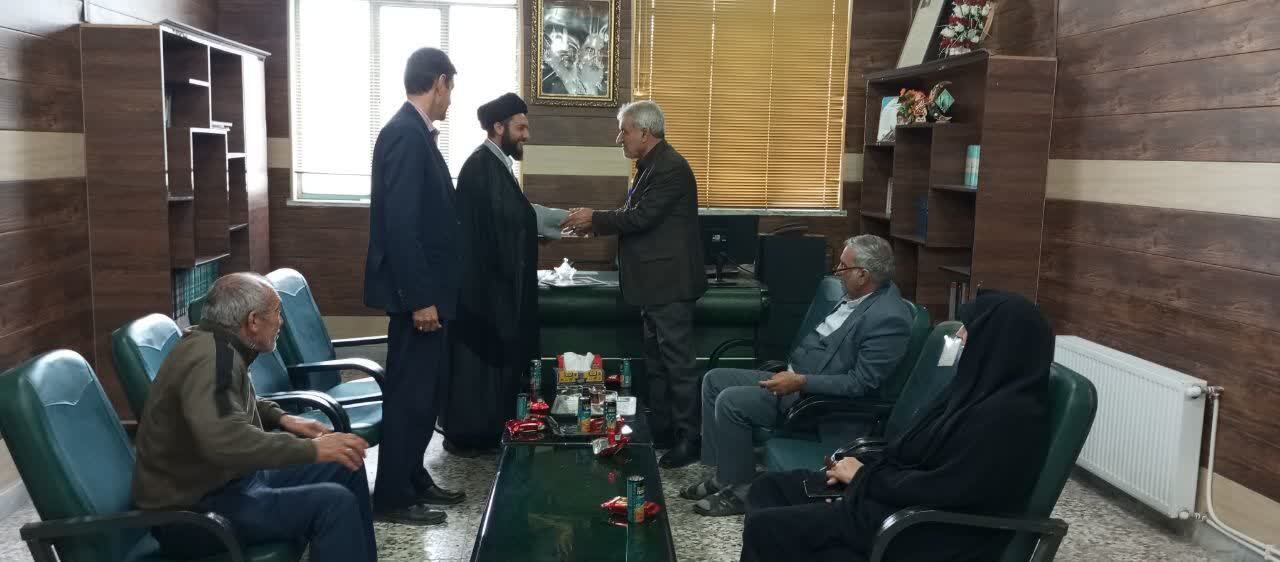 تجلیل از جانبازان و ایثارگران اداره تبلیغات اسلامی شهرستان آبدانان تجلیل از جانبازان و ایثارگران اداره تبلیغات اسلامی شهرستان آبدانان