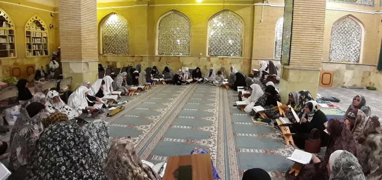 حضور پررنگ دختران  نوجوان  و بانوان در آیین اعتکاف حضور پررنگ دختران  نوجوان  و بانوان در آیین اعتکاف