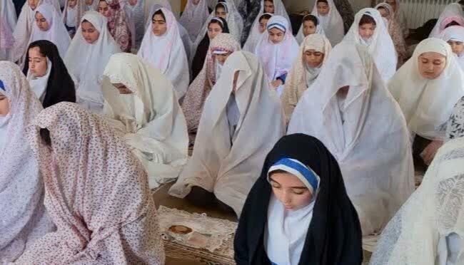 حضور چشم گیر جوانان و نوجوانان درمراسم معنوی اعتکاف حضور چشم گیر جوانان و نوجوانان درمراسم معنوی اعتکاف