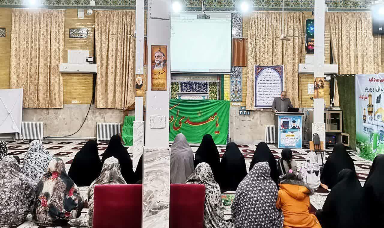 روایتگری مکتب حاج قاسم در جمع معتکفین مسجدجامع شهربدره روایتگری مکتب حاج قاسم در جمع معتکفین مسجدجامع شهربدره