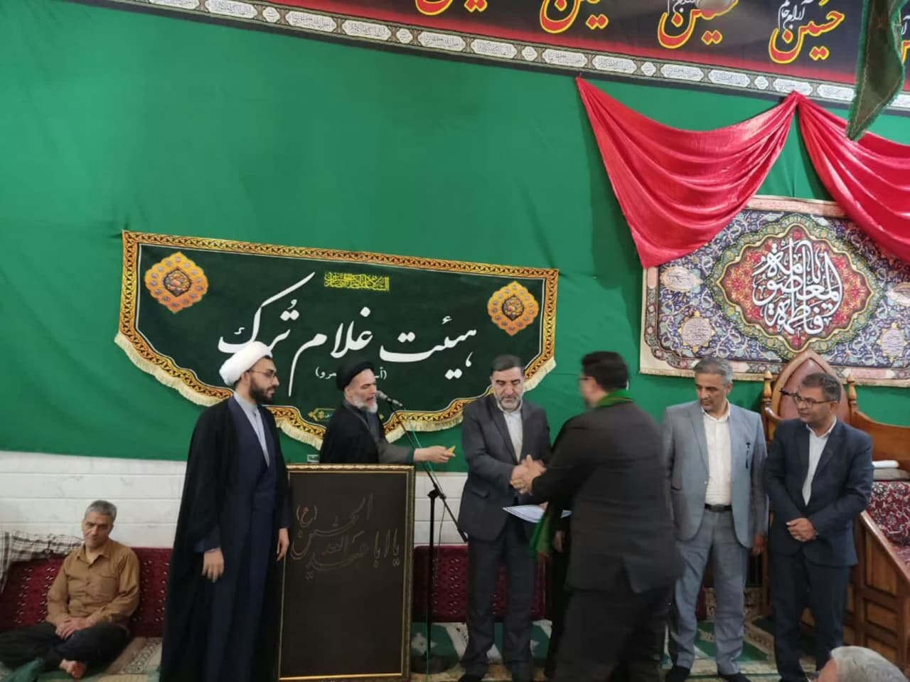 برگزاری مسابقه اذان در قم با شرکت 80 مؤذن برگزاری مسابقه اذان در قم با شرکت 80 مؤذن