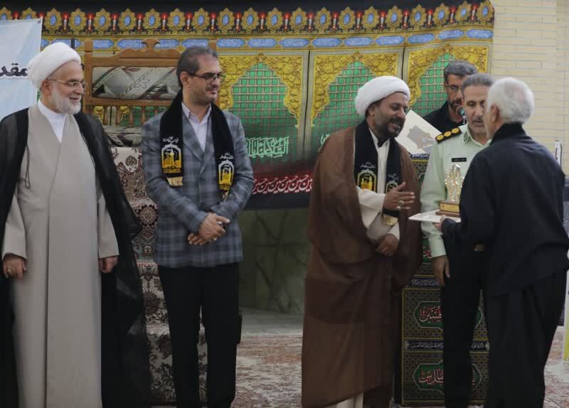 همایش بزرگ پرچمداران بصیرت در سنندج برگزار شد همایش بزرگ پرچمداران بصیرت در سنندج برگزار شد