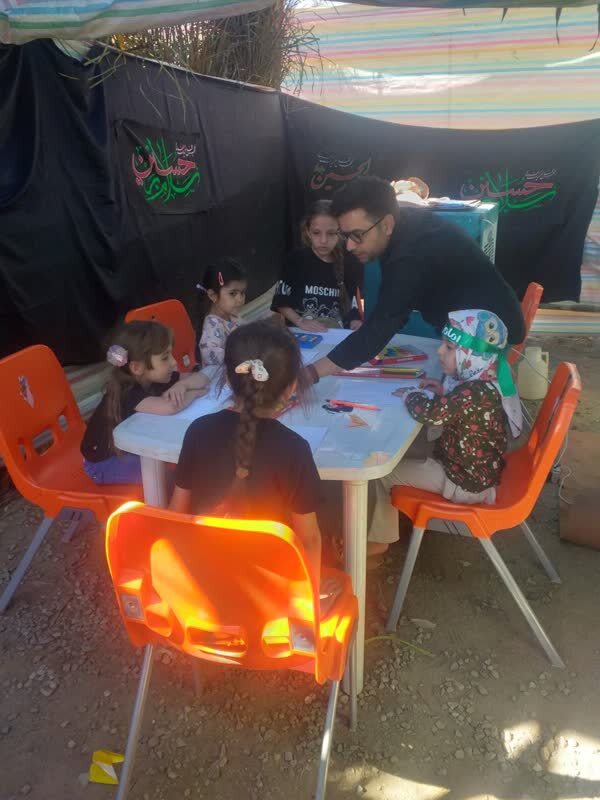 باشماق میعادگاه عاشقان حسینی است/کودکانی که با پای دل خود را به کربلا می رسانند باشماق میعادگاه عاشقان حسینی است/کودکانی که با پای دل خود را به کربلا می رسانند