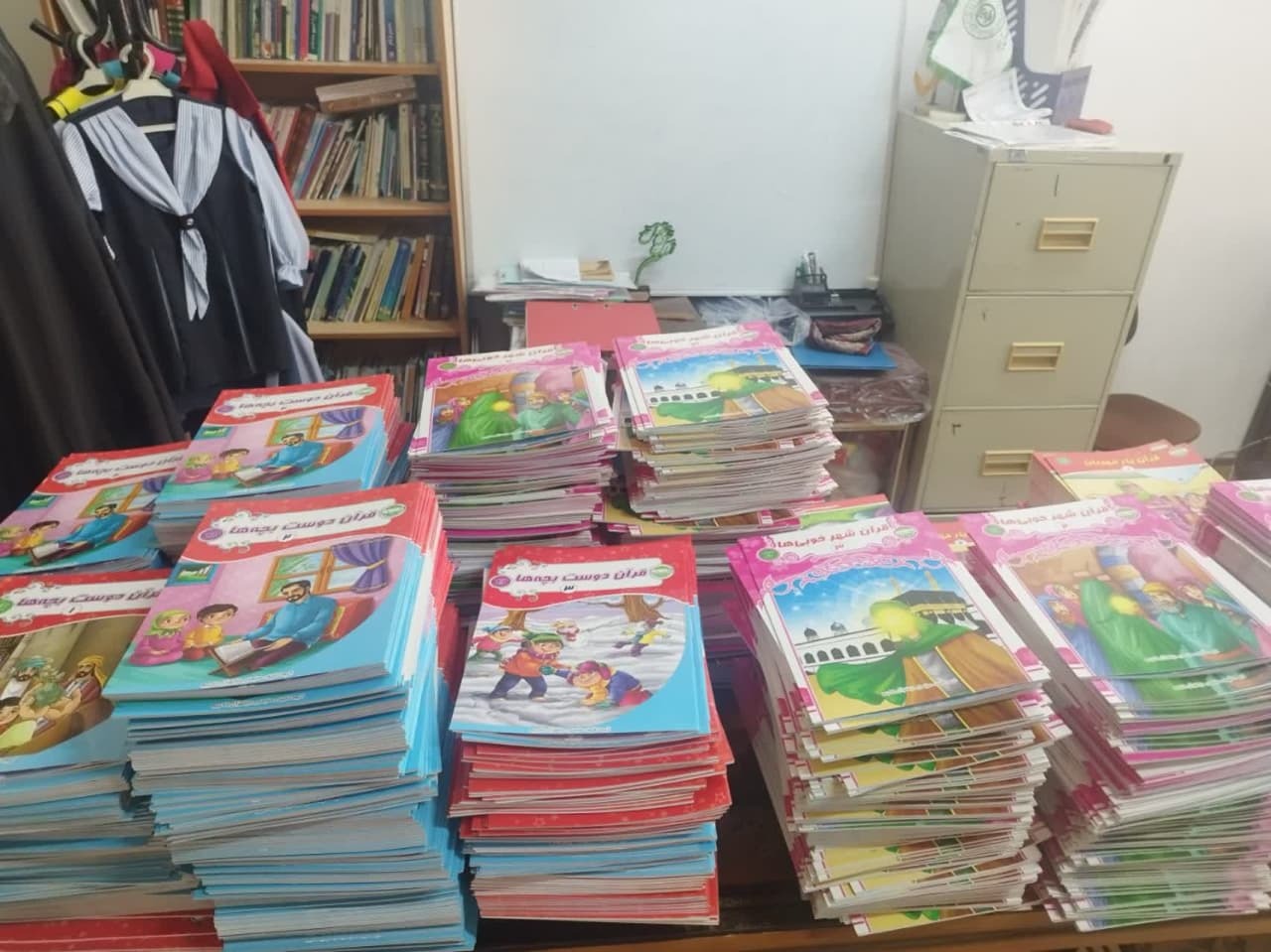 توزیع 500 دوره کتابهای قرآنی بین خانههای قرآن و عترت قم توزیع 500 دوره کتابهای قرآنی بین خانههای قرآن و عترت قم