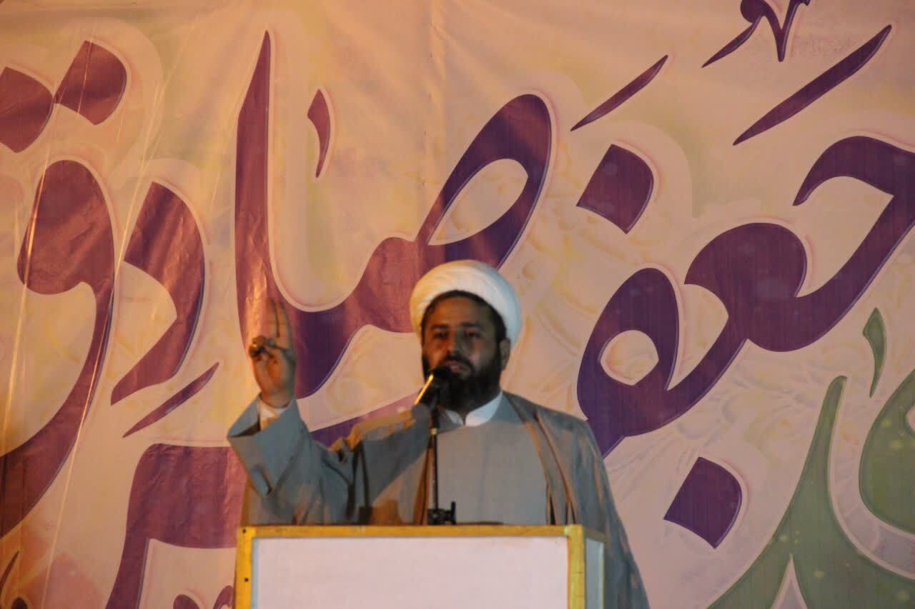 حضرت رسول اکرم (ص)در طول ۲۳ سال نبوت توانست، دلهای گمراه بسیاری را شیفته مکتب اسلام کند حضرت رسول اکرم (ص)در طول ۲۳ سال نبوت توانست، دلهای گمراه بسیاری را شیفته مکتب اسلام کند