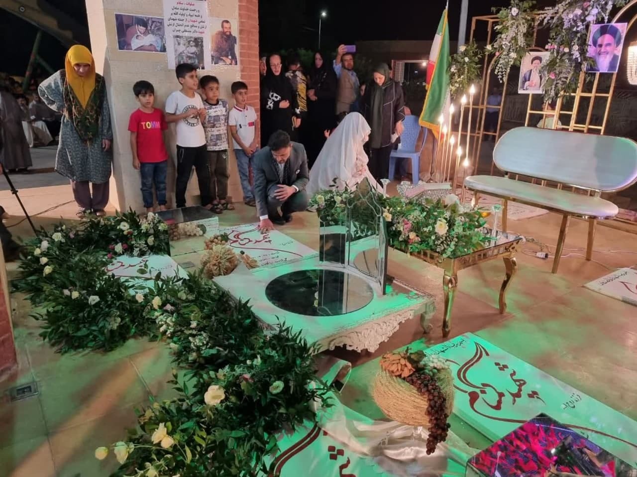 عقد زوج جوان در جوار مزار شهدای گمنام دزفول عقد زوج جوان در جوار مزار شهدای گمنام دزفول