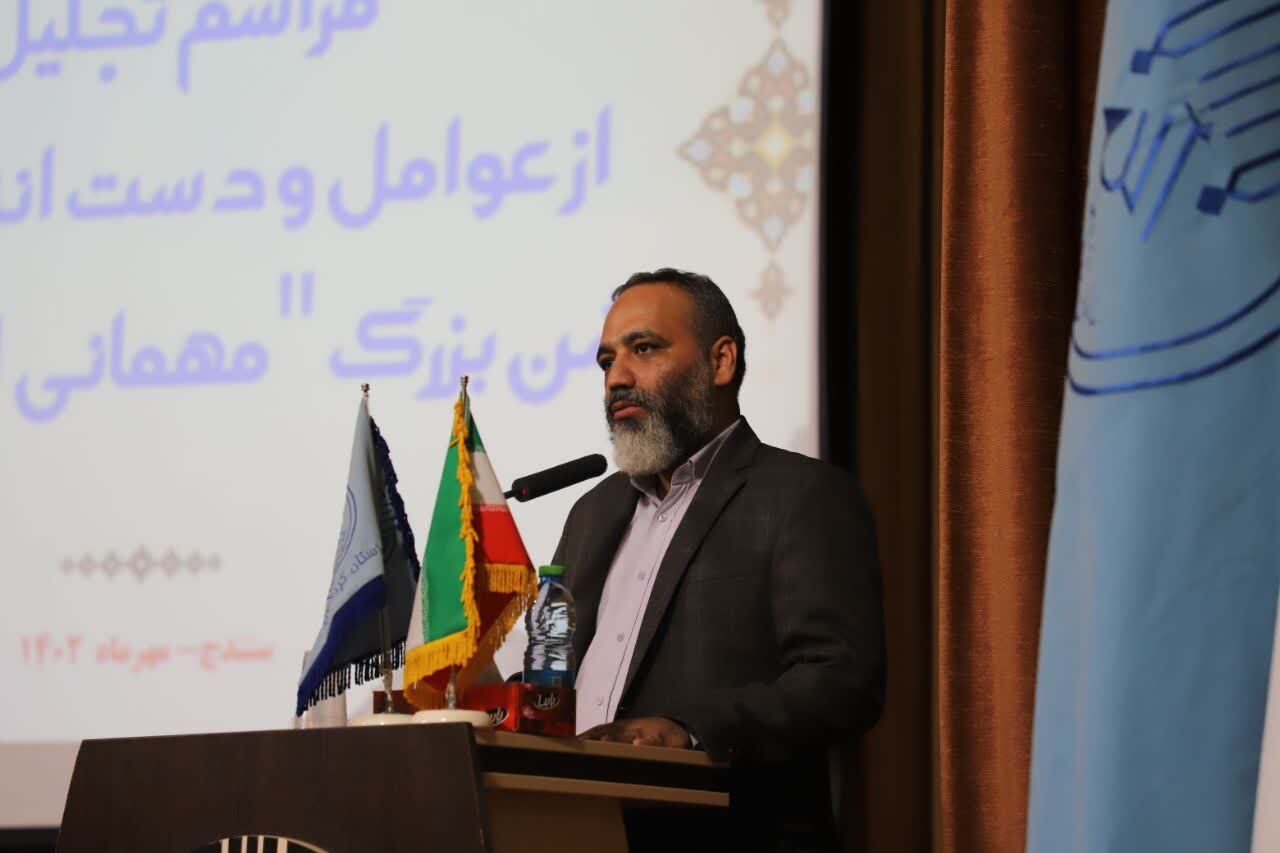 عوامل و دست اندرکاران جشن بزرگ «مهمانی امت احمد» در سنندج تجلیل شدند عوامل و دست اندرکاران جشن بزرگ «مهمانی امت احمد» در سنندج تجلیل شدند