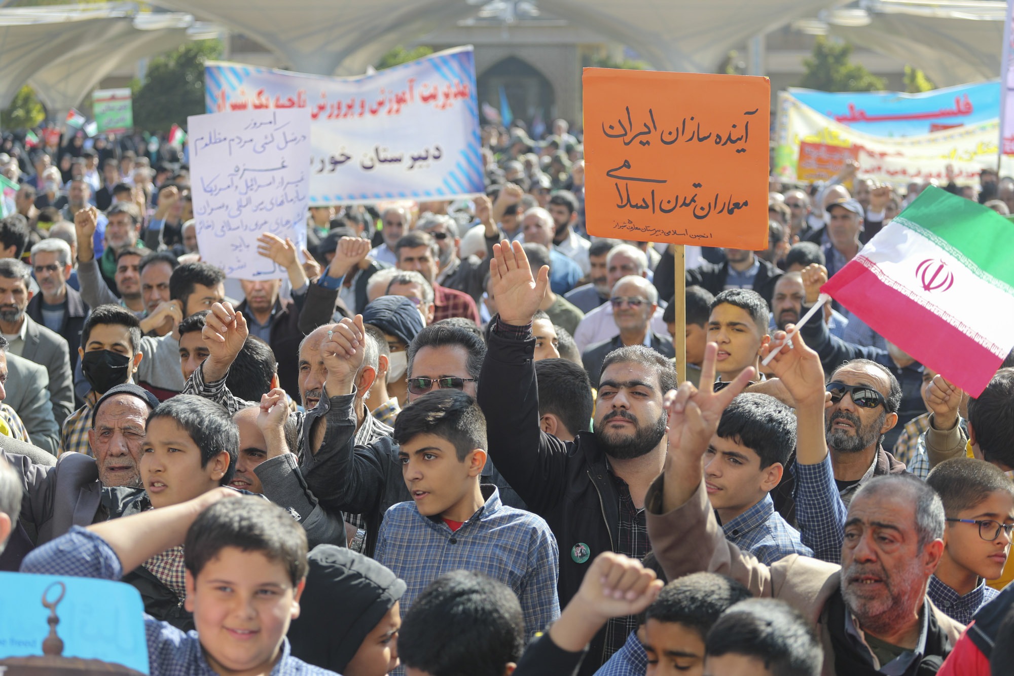 تجمع محکومیت جنایات رژیم غاصب صهیونیستی در شیراز تجمع محکومیت جنایات رژیم غاصب صهیونیستی در شیراز