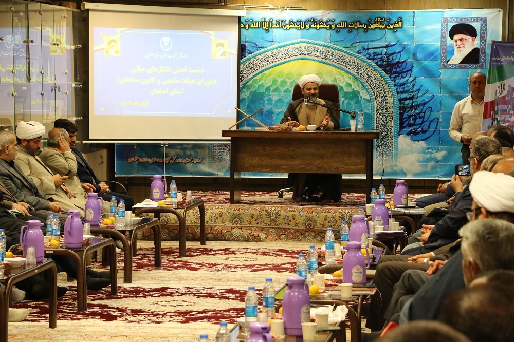 مسئولیت دادن به جوانان راه مقابله با انحرافات است مسئولیت دادن به جوانان راه مقابله با انحرافات است