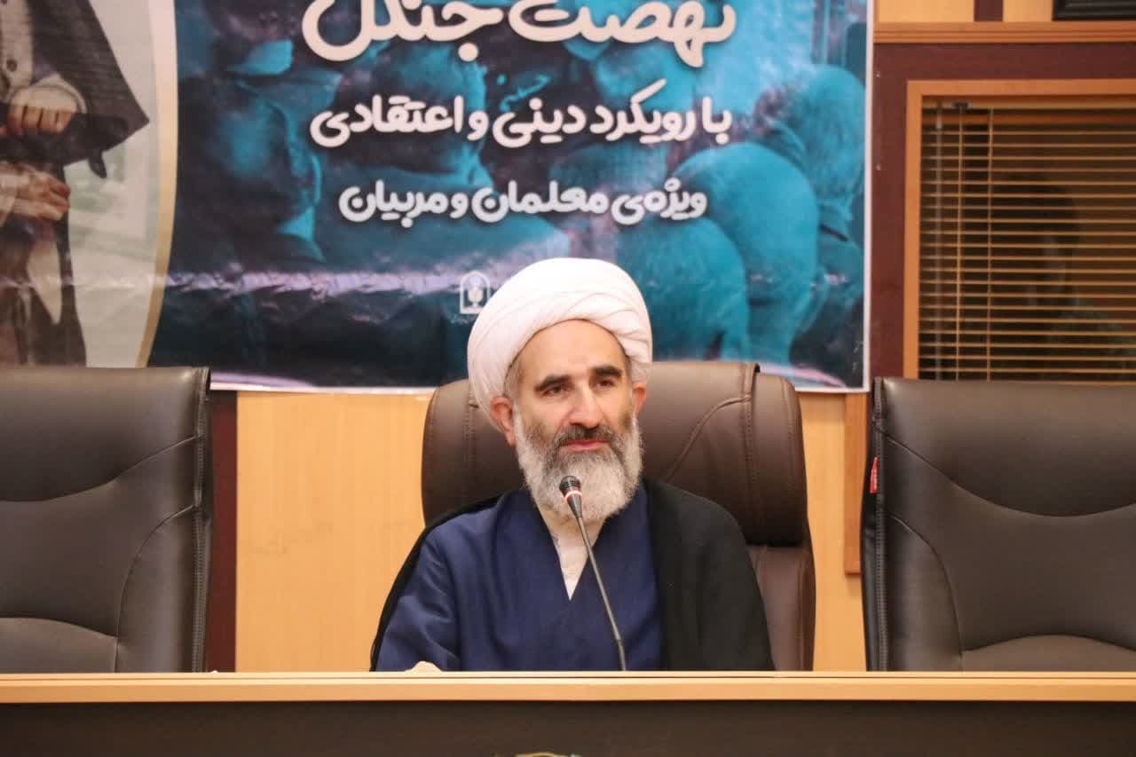 غربت میرزاکوچکخان هنوز پس از شهادت ایشان ادامه دارد غربت میرزاکوچکخان هنوز پس از شهادت ایشان ادامه دارد