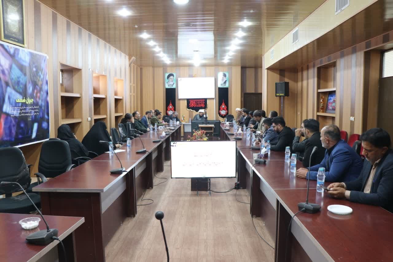 حضور حجت الاسلام شهابی در جمع رؤسای کانون های مداحان استان کرمان حضور حجت الاسلام شهابی در جمع رؤسای کانون های مداحان استان کرمان