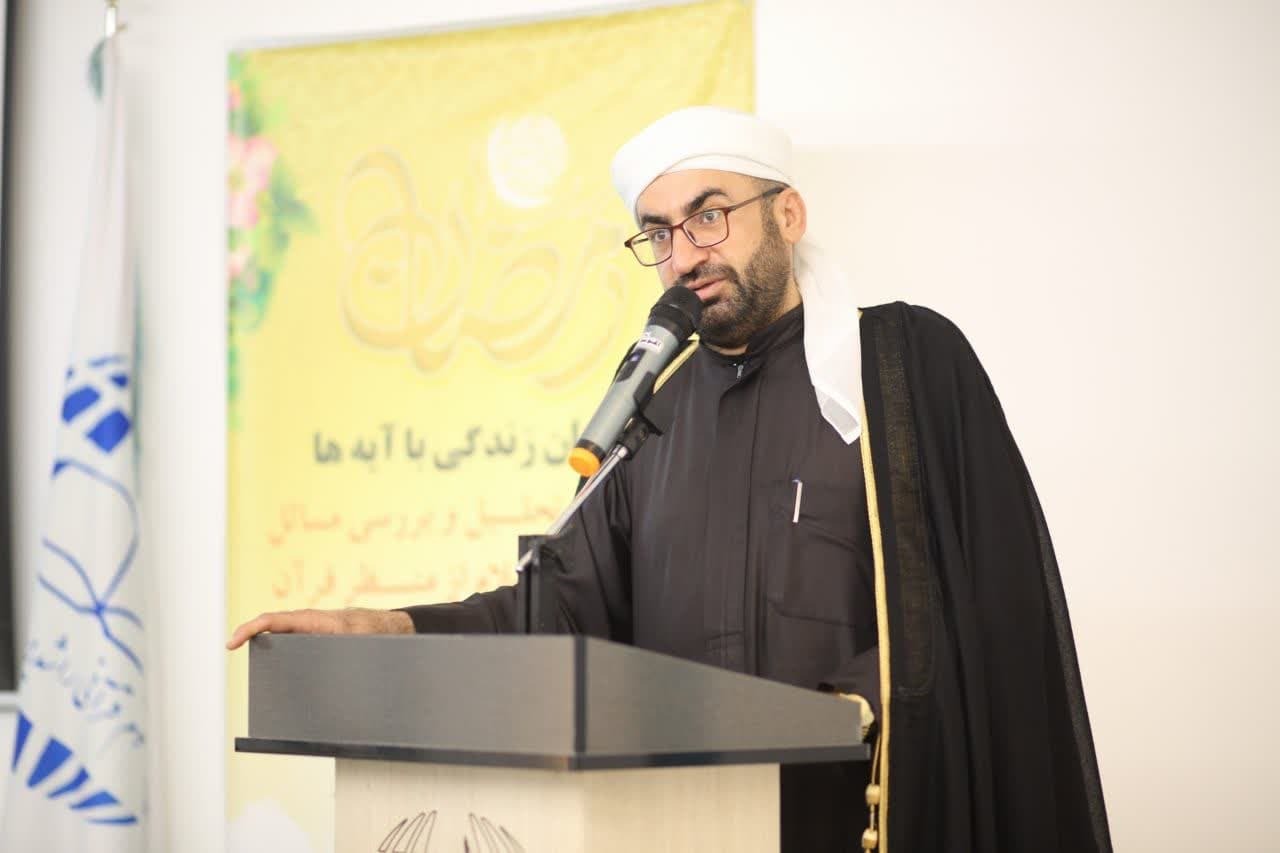 نگاه خاص رهبر انقلاب به اهل سنت عامل وحدت و امنیت جنوب فارس است نگاه خاص رهبر انقلاب به اهل سنت عامل وحدت و امنیت جنوب فارس است