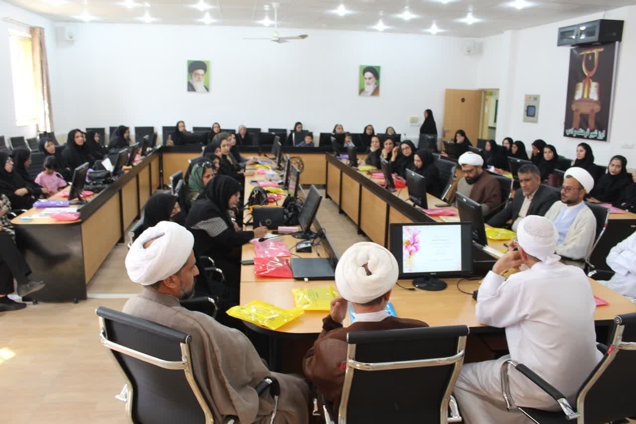 برگزاری نشست گفتمانی شبکه بانوان جامعه پرداز  شهرستان اوز با موضوع سبک زندگی اسلامی با الگوی قرآنی، با حضور حضرت حجت الاسلام والمسلمین دکتر محمد حسن زمانی برگزاری نشست گفتمانی شبکه بانوان جامعه پرداز  شهرستان اوز با موضوع سبک زندگی اسلامی با الگوی قرآنی، با حضور حضرت حجت الاسلام والمسلمین دکتر محمد حسن زمانی