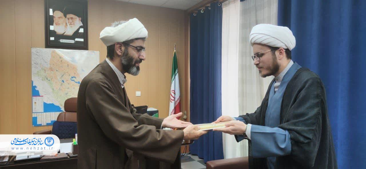 مدیرکل تبلیغات اسلامی فارس از مجری برنامه «سحرخیزان» تجلیل کرد مدیرکل تبلیغات اسلامی فارس از مجری برنامه «سحرخیزان» تجلیل کرد