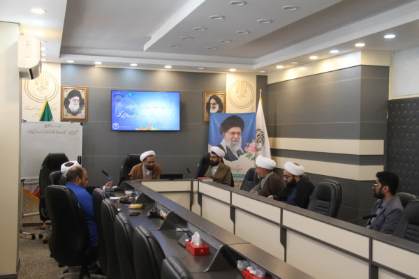 تأکید بر مردمی‌سازی و هم‌افزایی فعالیت‌های قرآنی در نشست منطقه‌ای فارس
