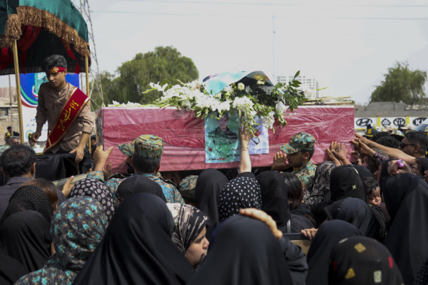 تشییع وتدفین پیکر شهید مدافع امنیت «عباس بیرقی فرد» در بندرعباس