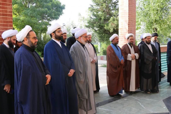 تجدید میثاق معاونین فرهنگی سازمان تبلیغات استان‌های تلفیقی با شهدا در سنندج