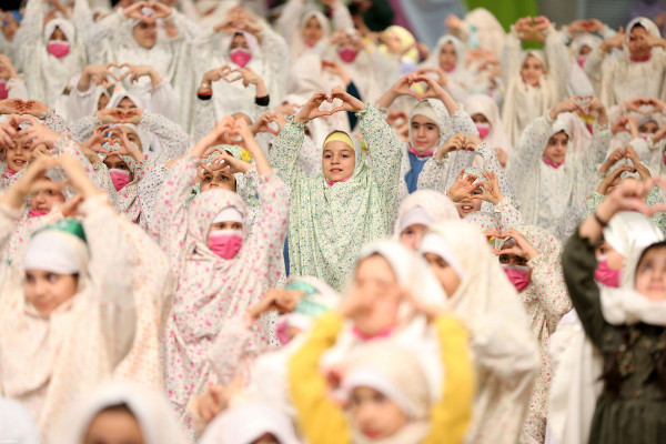 "احتفال الملائكة" بحضور المرشد الأعلى للثورة