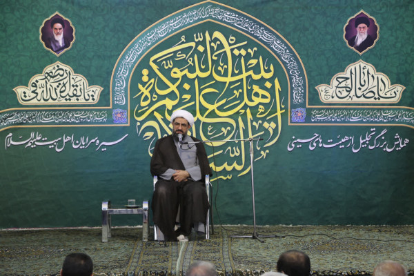 همایش سیره‌سرایان اهل بیت(ع) با هدف پاسداشت فرهنگ و شعائر حسینی و تجلیل از هیئت‌های مذهبی و پیرغلامان حسینی، همدان برگزار شد