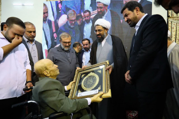 همایش سیره‌سرایان اهل بیت(ع) با هدف پاسداشت فرهنگ و شعائر حسینی و تجلیل از هیئت‌های مذهبی و پیرغلامان حسینی، همدان برگزار شد