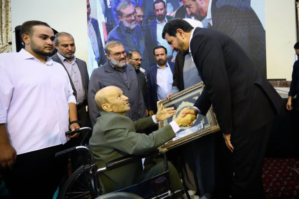 همایش سیره‌سرایان اهل بیت(ع) با هدف پاسداشت فرهنگ و شعائر حسینی و تجلیل از هیئت‌های مذهبی و پیرغلامان حسینی، همدان برگزار شد