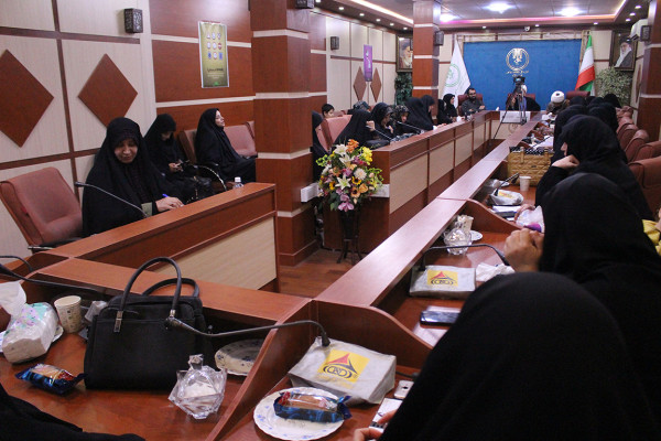 برگزاری نشست هم اندیشی فعالان جمعیت و خانواده در اداره کل تبلیغات اسلامی استان ایلام