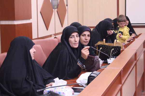 برگزاری نشست هم اندیشی فعالان جمعیت و خانواده در اداره کل تبلیغات اسلامی استان ایلام