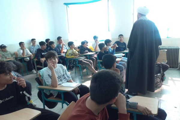 برگزاری گفتمان «دین و انقلاب» در مدرسه  علوم و معارف اسلامی صدرا - شهرستان کنگاور