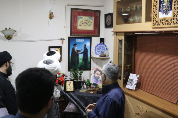 دیدار با خانواده شهید صادق زرین؛ روایت ایثار برای نسل امروز