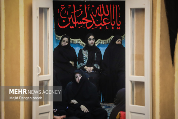آیین روضه خوانی سنتی در «خانه کربلایی اکرمی» یزد