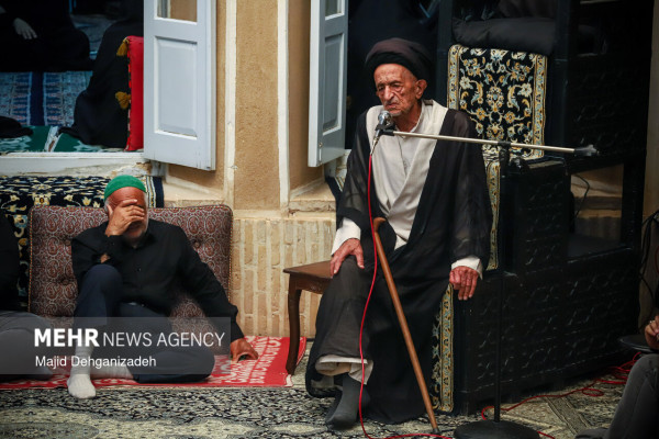 آیین روضه خوانی سنتی در «خانه کربلایی اکرمی» یزد