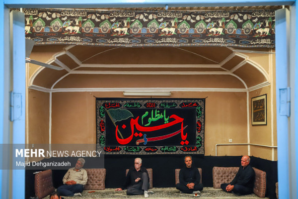 آیین روضه خوانی سنتی در «خانه کربلایی اکرمی» یزد